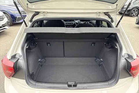 SB74AEF Volkswagen Polo 1.0 TSI 2025MY R-Line | Black Styling Pack | App Connect Thumbnail #7