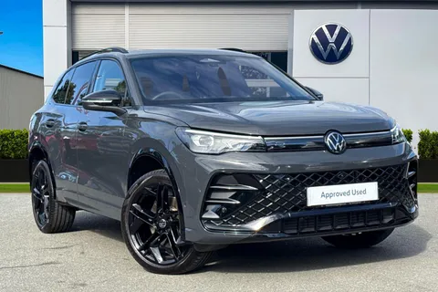 DA25GUW Volkswagen Tiguan 2.0 TSI 204 4Motion Black Edition DSG | Heated Seats | Area and Rear View C Thumbnail #2