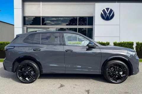 DA25GUW Volkswagen Tiguan 2.0 TSI 204 4Motion Black Edition DSG | Heated Seats | Area and Rear View C Thumbnail #4