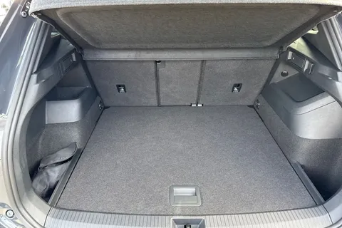 DA25GUW Volkswagen Tiguan 2.0 TSI 204 4Motion Black Edition DSG | Heated Seats | Area and Rear View C Thumbnail #7