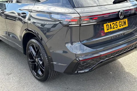 DA25GUW Volkswagen Tiguan 2.0 TSI 204 4Motion Black Edition DSG | Heated Seats | Area and Rear View C Thumbnail #8