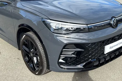 DA25GUW Volkswagen Tiguan 2.0 TSI 204 4Motion Black Edition DSG | Heated Seats | Area and Rear View C Thumbnail #9