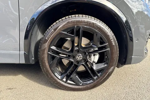 DA25GUW Volkswagen Tiguan 2.0 TSI 204 4Motion Black Edition DSG | Heated Seats | Area and Rear View C Thumbnail #10