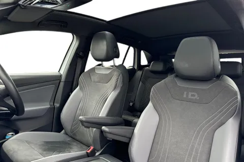 15 of 46 for Volkswagen ID.4 Style 77kWh Pro 286PS | Heated Seats | Rear View Camera | Design Pack Plus