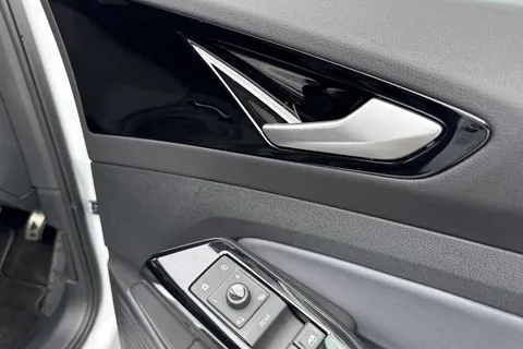 20 of 46 for Volkswagen ID.4 Style 77kWh Pro 286PS | Heated Seats | Rear View Camera | Design Pack Plus