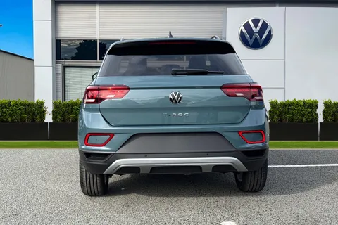 Volkswagen T-Roc 1.5 TSI Match DSG Euro 6 (s/s) 5dr Thumbnail #5