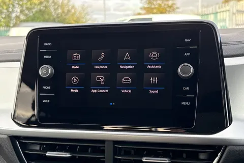  Volkswagen T-Roc 1.5 TSI Match DSG Euro 6 (s/s) 5dr Thumbnail #12