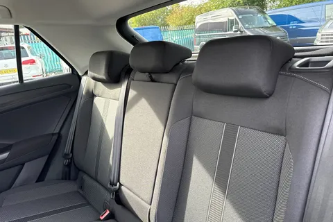  Volkswagen T-Roc 1.5 TSI Match DSG Euro 6 (s/s) 5dr Thumbnail #14