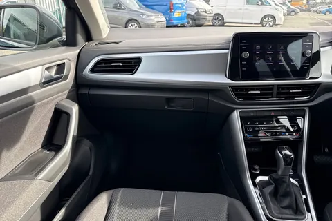  Volkswagen T-Roc 1.5 TSI Match DSG Euro 6 (s/s) 5dr Thumbnail #15