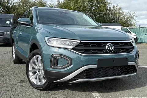  Volkswagen T-Roc 1.5 TSI Match DSG Euro 6 (s/s) 5dr Thumbnail #17