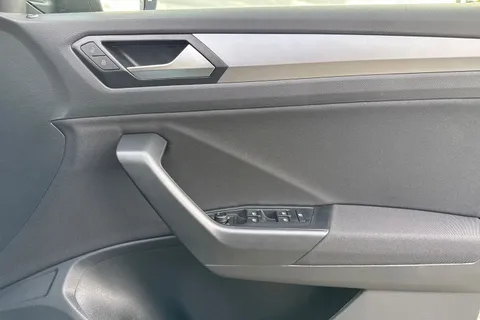  Volkswagen T-Roc 1.5 TSI Match DSG Euro 6 (s/s) 5dr Thumbnail #18