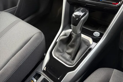  Volkswagen T-Roc 1.5 TSI Match DSG Euro 6 (s/s) 5dr Thumbnail #20