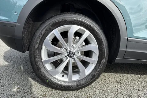  Volkswagen T-Roc 1.5 TSI Match DSG Euro 6 (s/s) 5dr Thumbnail #23