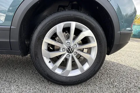 Volkswagen T-Roc 1.5 TSI Match DSG Euro 6 (s/s) 5dr Thumbnail #24