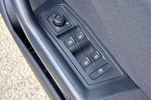  Volkswagen T-Roc 1.5 TSI Match DSG Euro 6 (s/s) 5dr Thumbnail #27