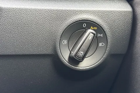  Volkswagen T-Roc 1.5 TSI Match DSG Euro 6 (s/s) 5dr Thumbnail #28