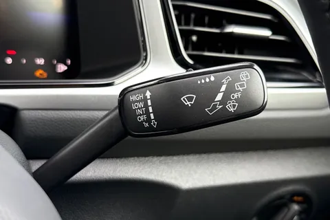  Volkswagen T-Roc 1.5 TSI Match DSG Euro 6 (s/s) 5dr Thumbnail #29