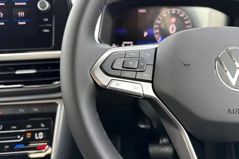  Volkswagen T-Roc 1.5 TSI Match DSG Euro 6 (s/s) 5dr Thumbnail #31