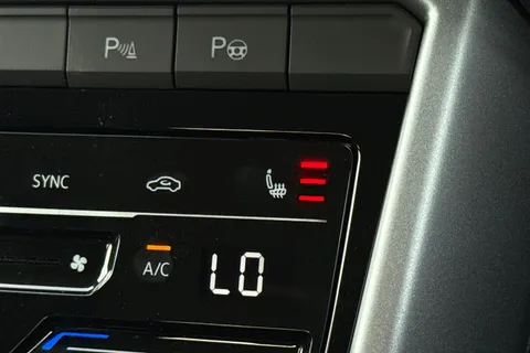  Volkswagen T-Roc 1.5 TSI Match DSG Euro 6 (s/s) 5dr Thumbnail #37