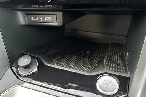  Volkswagen T-Roc 1.5 TSI Match DSG Euro 6 (s/s) 5dr Thumbnail #38