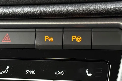  Volkswagen T-Roc 1.5 TSI Match DSG Euro 6 (s/s) 5dr Thumbnail #41