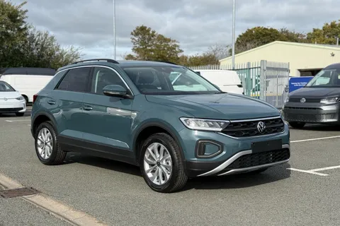  Volkswagen T-Roc 1.5 TSI Match DSG Euro 6 (s/s) 5dr Thumbnail #42