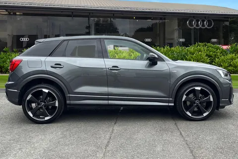 PK22ZGB Audi Q2 Black Edition 30 TFSI 110 PS 6-speed Thumbnail #4