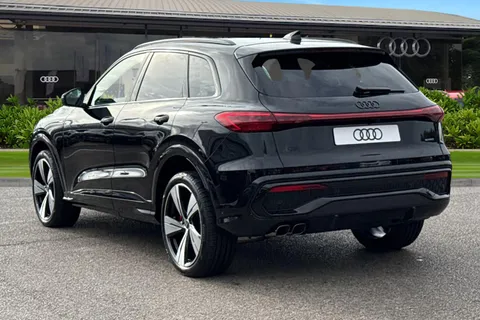 Audi Q5 2.0 TDI Edition 1 S Tronic quattro Euro 6 (s/s) 5dr Thumbnail #3