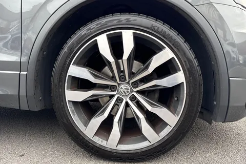 YP68VHJ Volkswagen Tiguan 2.0 TDI R-Line DSG Euro 6 (s/s) 5dr Thumbnail #7