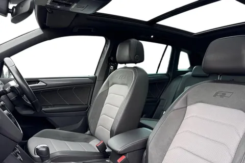 YP68VHJ Volkswagen Tiguan 2.0 TDI R-Line DSG Euro 6 (s/s) 5dr Thumbnail #11