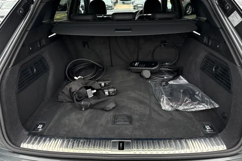 KY24UOH Audi Q8 e-tron Black Edition 50 e-tron quattro 250,00 kW Thumbnail #7