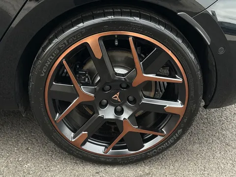 KO74GZC CUPRA Leon 2.0 TSI 300 VZ3 5dr DSG***PANORAMIC SUNROOF*** Thumbnail #7