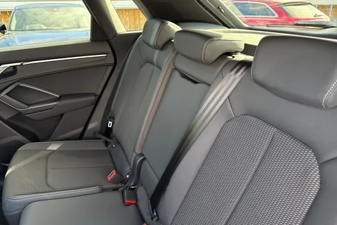 DC72LWX Audi Q3 Black Edition 35 TFSI  150 PS S tronic Thumbnail #19