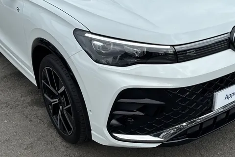 AO25WVJ Volkswagen Tiguan 1.5 eTSI 150 R-Line 5dr DSG | Heated Seats | Rear Camera Thumbnail #9