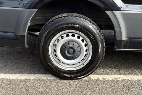 BV74TWG Volkswagen Crafter 2.0TDI  140PS CR35 LWB Commerce Plus Thumbnail #11