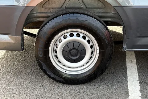 BV74TXL Volkswagen Crafter 2.0TDI 140PS CR35 LWB Commerce Plus Thumbnail #10