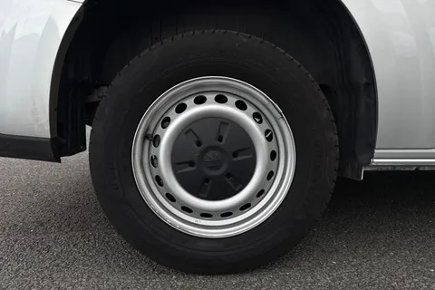 DG25EYF Volkswagen Transporter 2.0 TDI 150 Commerce Plus Van Thumbnail #11