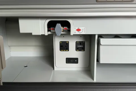 52 of 64 for VOLKSWAGEN CALIFORNIA 2.0 TDI Ocean 5dr DSG