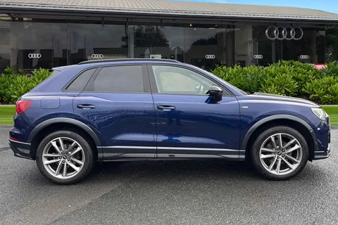 PX72NUY Audi Q3 Black Edition 35 TDI 150 PS S tronic Thumbnail #4