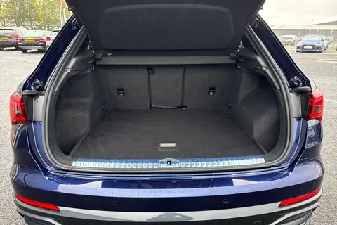 PX72NUY Audi Q3 Black Edition 35 TDI 150 PS S tronic Thumbnail #7