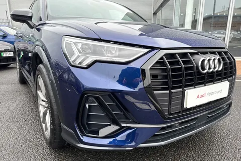 PX72NUY Audi Q3 Black Edition 35 TDI 150 PS S tronic Thumbnail #9