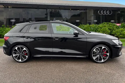 Audi S3 2.0 TFSI Black Edition Sportback S Tronic quattro Euro 6 (s/s) 5dr Thumbnail #4
