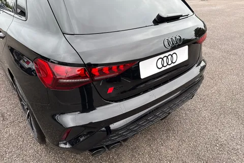 Audi S3 2.0 TFSI Black Edition Sportback S Tronic quattro Euro 6 (s/s) 5dr Thumbnail #8