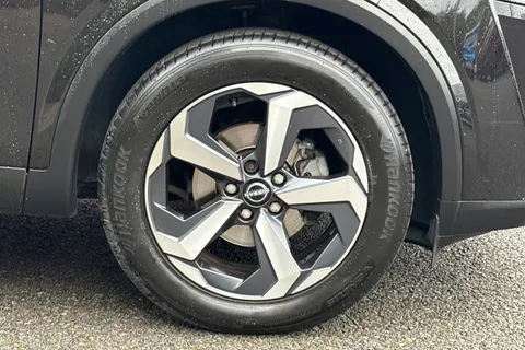 YT72KZX Nissan Qashqai 1.3 DIG-T MHEV N-Connecta XTRON Euro 6 (s/s) 5dr Thumbnail #11