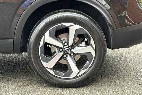 YT72KZX Nissan Qashqai 1.3 DIG-T MHEV N-Connecta XTRON Euro 6 (s/s) 5dr Thumbnail #13