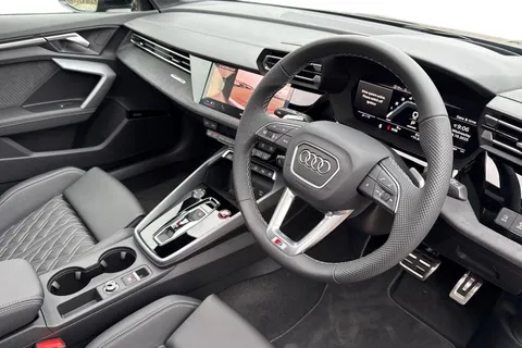 Audi S3 2.0 TFSI Black Edition Sportback S Tronic quattro Euro 6 (s/s) 5dr Thumbnail #14