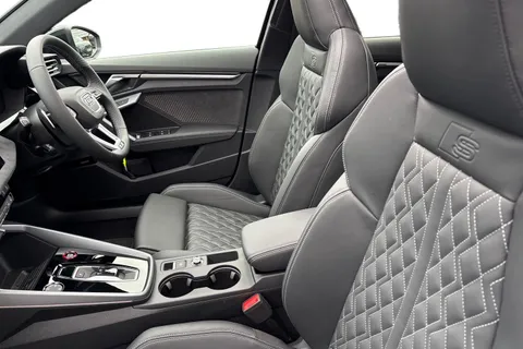 Audi S3 2.0 TFSI Black Edition Sportback S Tronic quattro Euro 6 (s/s) 5dr Thumbnail #16