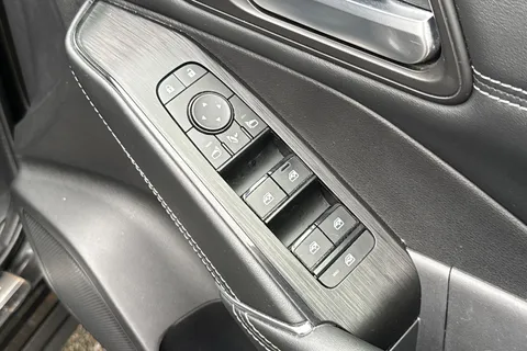 YT72KZX Nissan Qashqai 1.3 DIG-T MHEV N-Connecta XTRON Euro 6 (s/s) 5dr Thumbnail #22