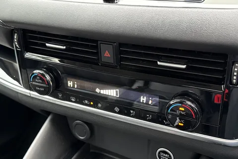 YT72KZX Nissan Qashqai 1.3 DIG-T MHEV N-Connecta XTRON Euro 6 (s/s) 5dr Thumbnail #23