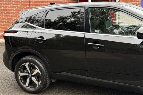 YT72KZX Nissan Qashqai 1.3 DIG-T MHEV N-Connecta XTRON Euro 6 (s/s) 5dr Thumbnail #31